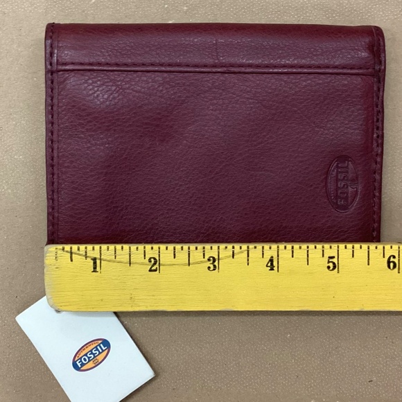 Fossil Burgundy Leather Travel Wallet - Picture 5 of 6